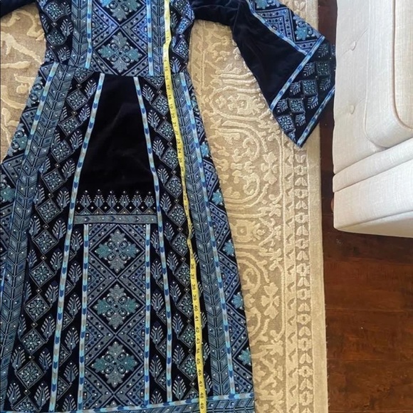 Blue Velvet Palestinian Thobe - Picture 9 of 13